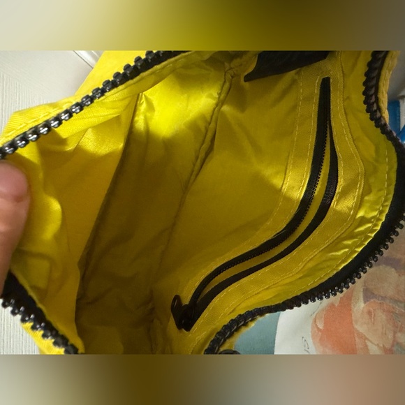 Baggu mini shoulder bag in Sour - Picture 3 of 7